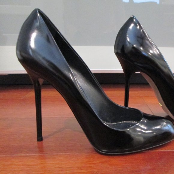 *SOLD* Sergio Rossi Patent Leather Rounded Toe Pumps - Picture 3 of 10